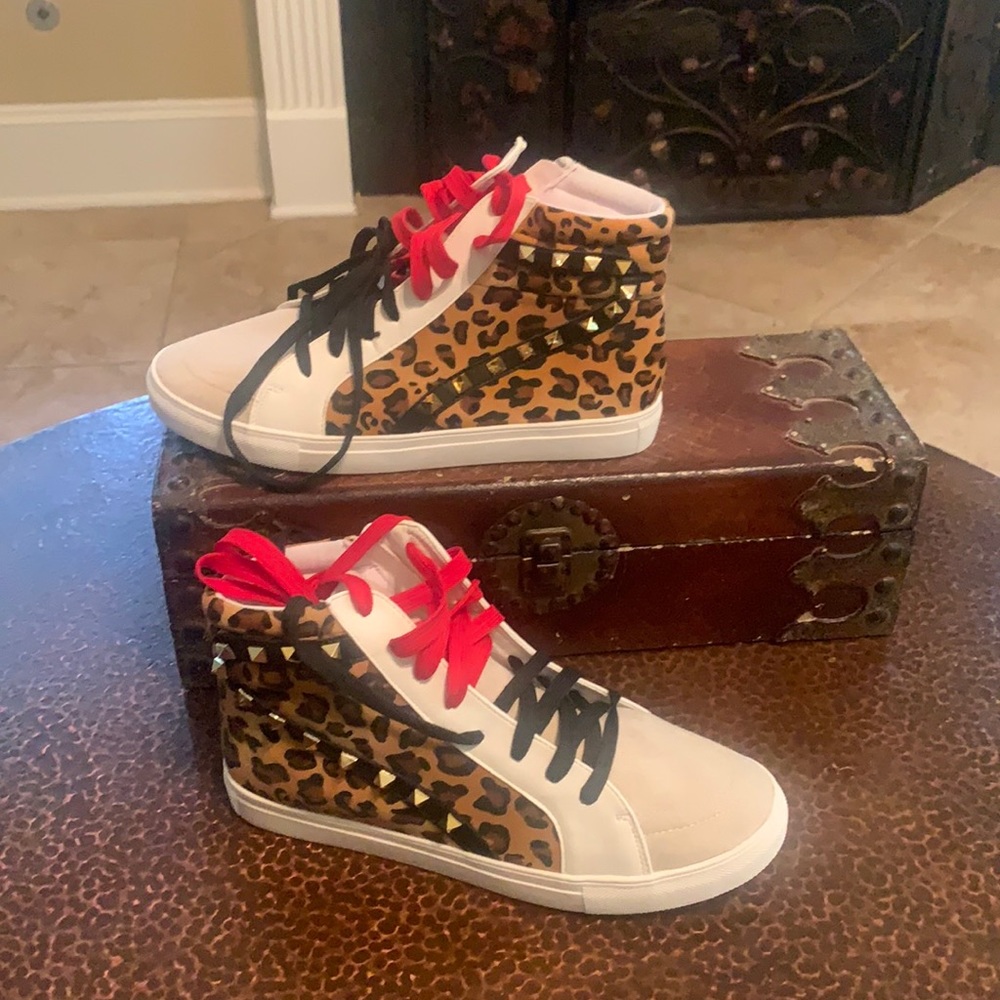 New pyramid gold stud leopard 🐆 high top sneakers 👟!